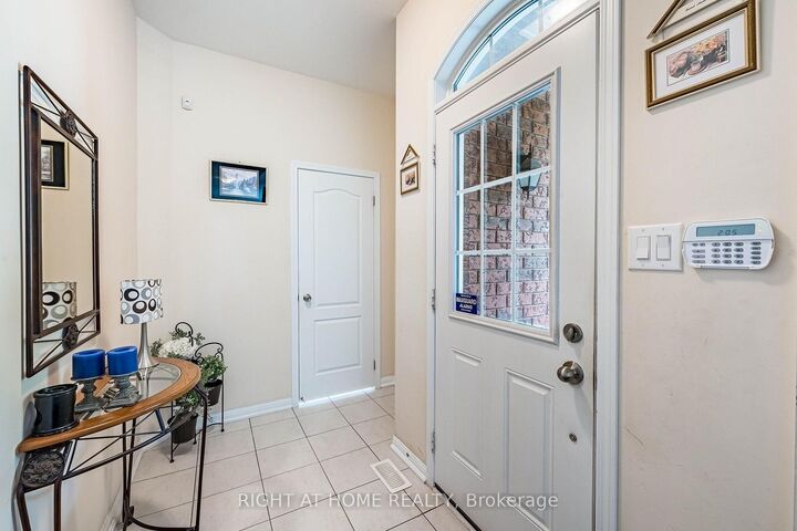 Property Photo: 33 Drexel Road ON L6P 3S4
