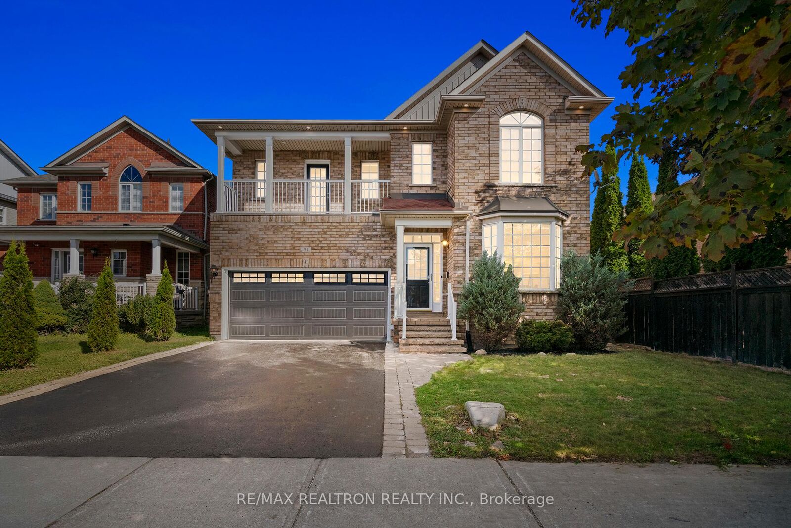 Property Photo:  91 Gateway Drive  ON L4G 7S5 