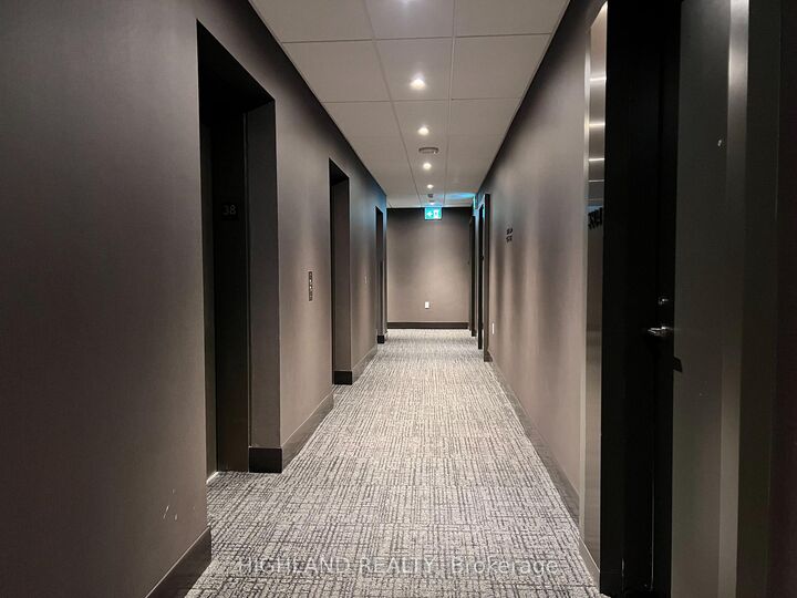Property Photo:  8 Cumberland Street 3802  ON M4W 0B6 
