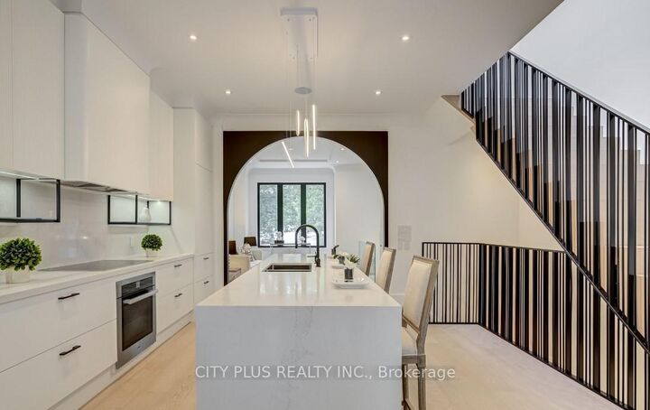 119 Glengrove Avenue W — photo 1