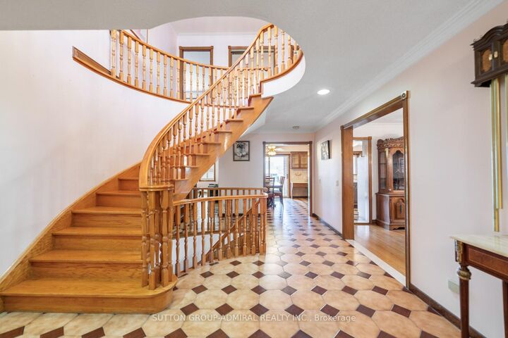 48 Weldrick Road W — photo 1