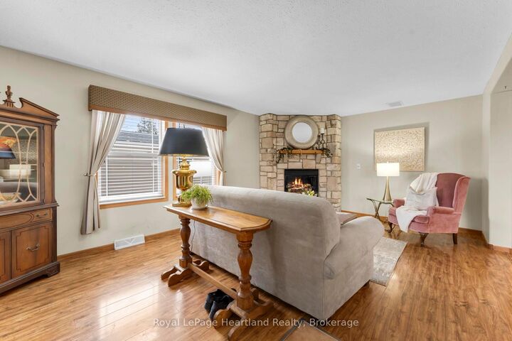 Property Photo: 27 Cheyenne Lane ON N7A 3Y2