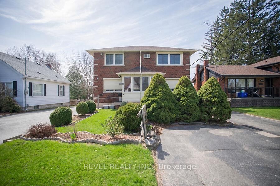 Property Photo:  415 Chatham Street 3  ON N3S 4J4 