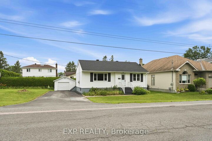 Property Photo:  1613 Queensdale Avenue  ON K1T 1J4 