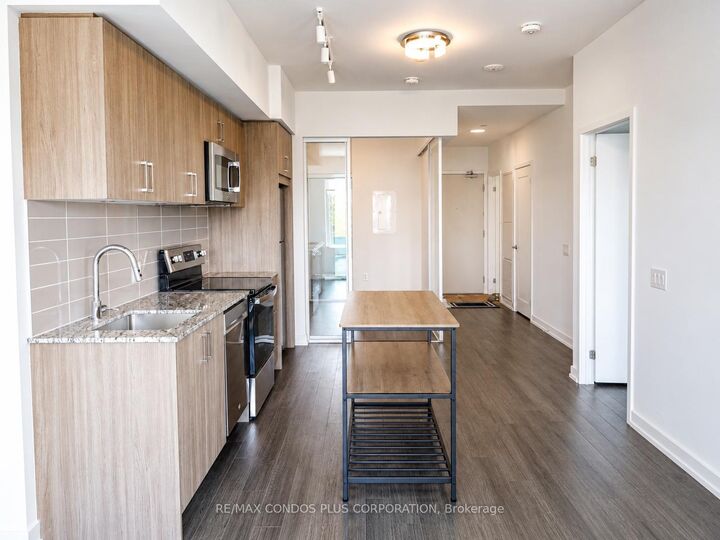 Property Photo: 4010 Eglinton Avenue W 424 ON M9A 0G5