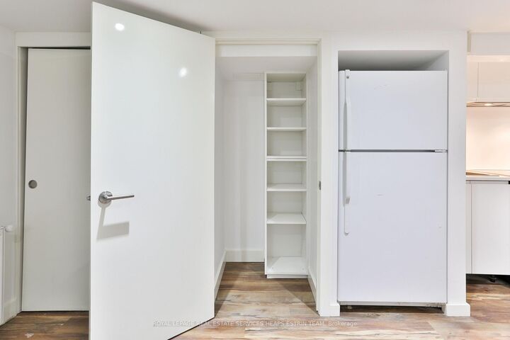 Property Photo:  70 Concord Avenue Lower  ON M6H 2P1 