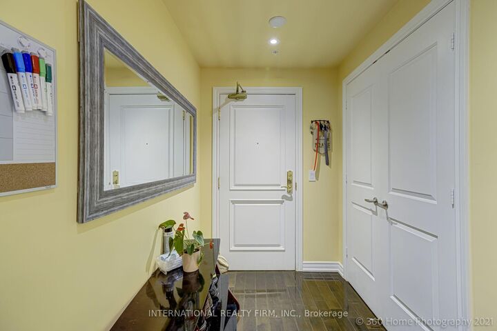Property Photo:  9255 Jane Street 1105  ON L6A 0K1 
