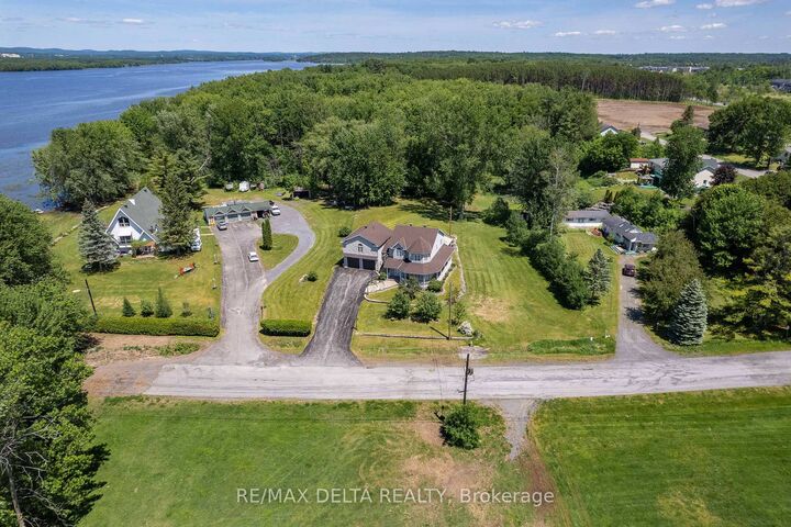 Property Photo: 115 Pigeon Street ON K4K 1J8