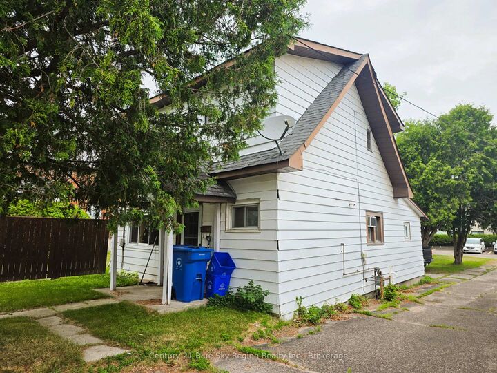 Property Photo: 220 Chippewa Street W ON P1B 6G2