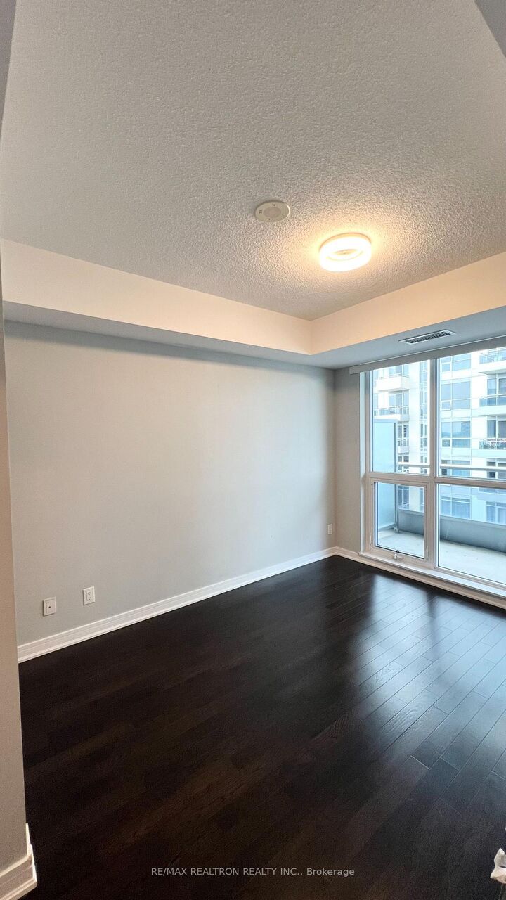 Property Photo:  9199 Yonge Street 1004  ON L4C 1H7 