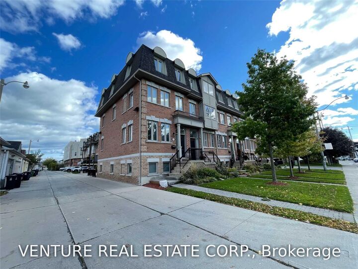 Property Photo:  31 Ted Reeve Drive  ON M4E 3T7 