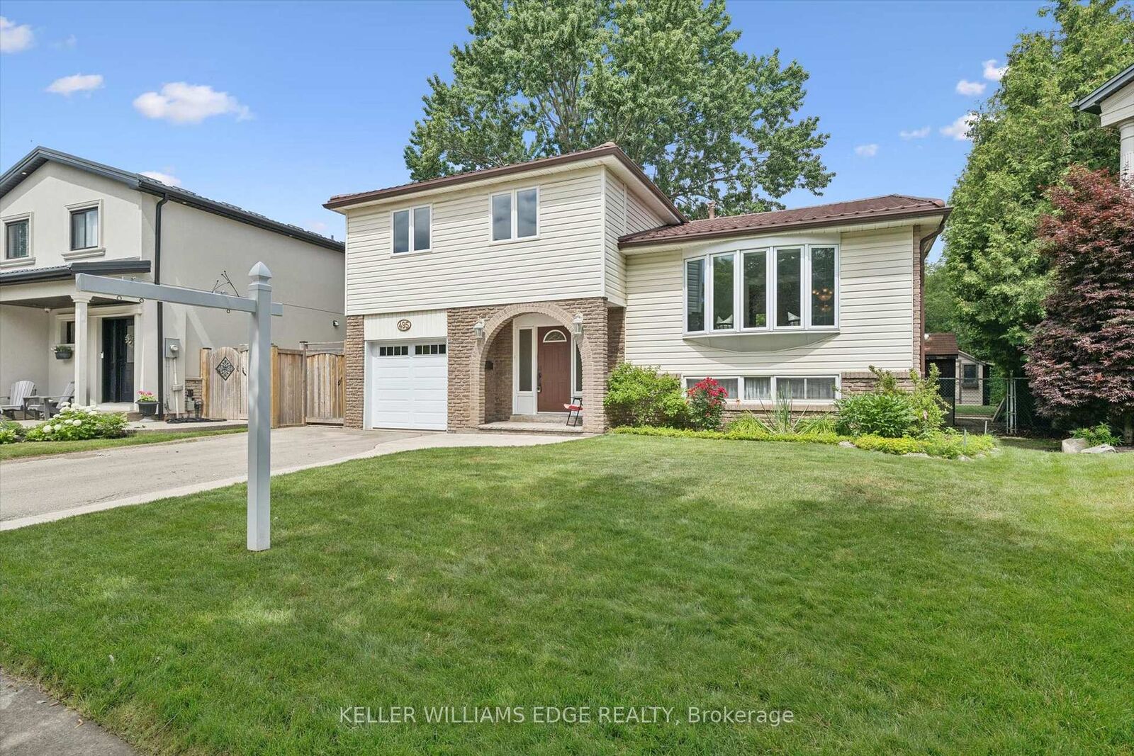 Property Photo: 495 Tipperton Crescent ON L6L 5E1