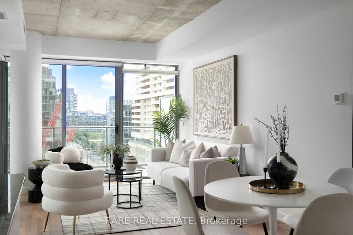 95 Bathurst Street 919 — photo 1