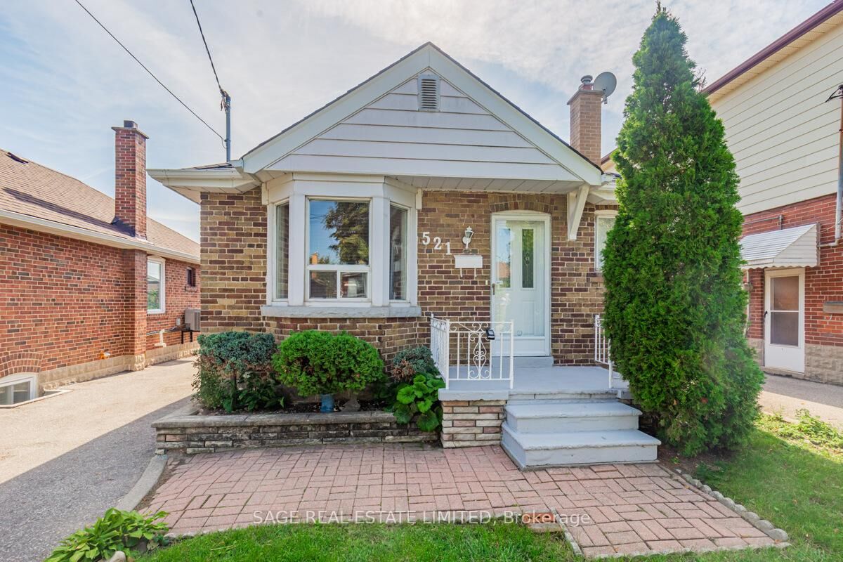 Property Photo: 521 Glen Park Avenue ON M6B 2G2