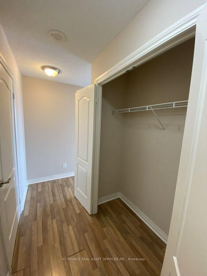 Property Photo:  70 Town Centre Court Ph3305  ON M1P 0B2 