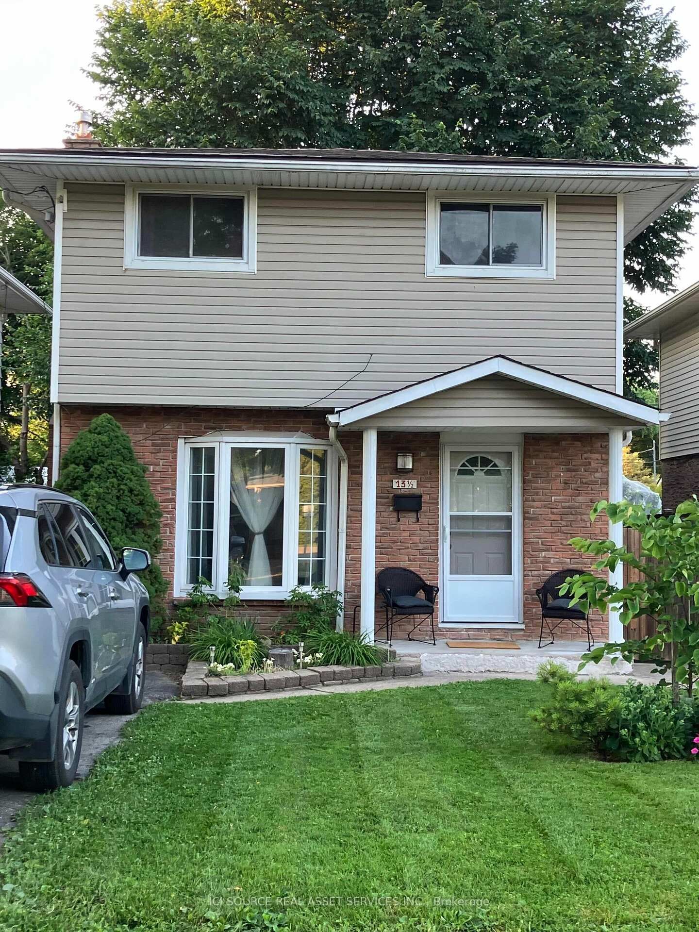 Property Photo: 13 1/2 Northglen Avenue ON L2M 1B3