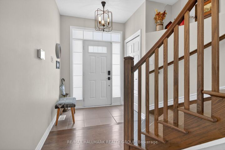 Property Photo:  33 Summitview Drive  ON K2M 2V9 
