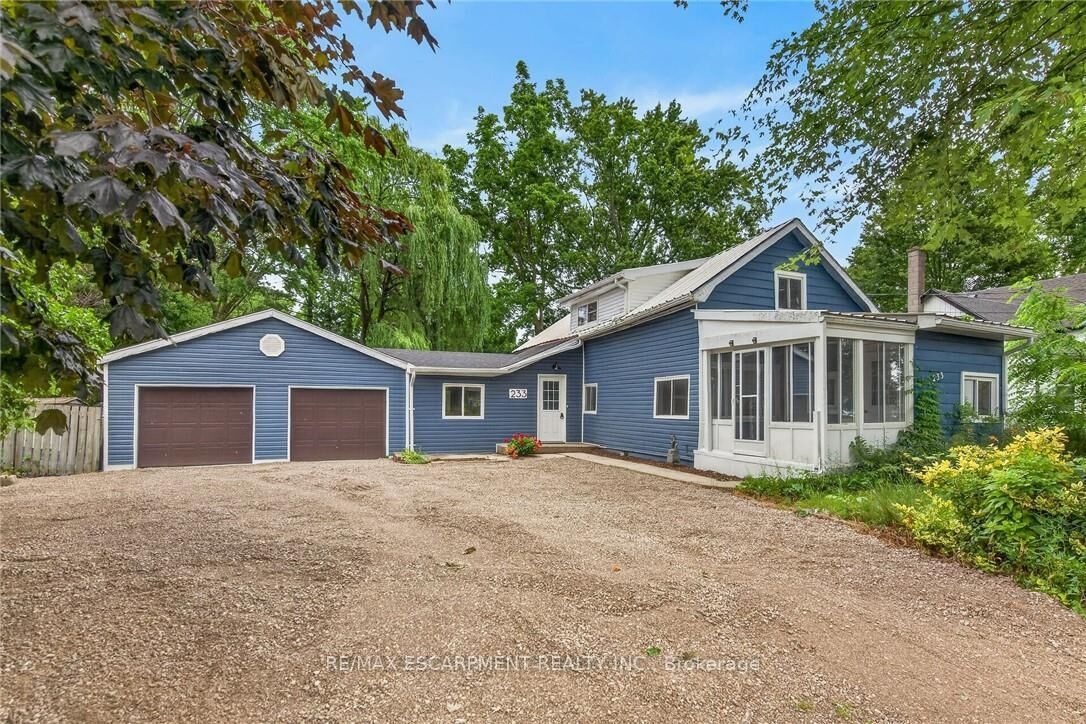Property Photo: 233 North Cayuga Street W ON N1A 1P4