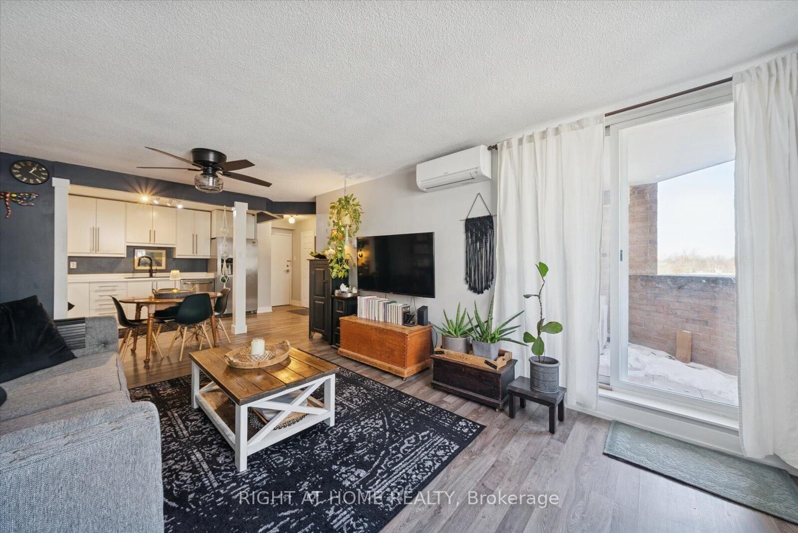Property Photo:  260 Davis Drive 707  ON L3Y 7C3 