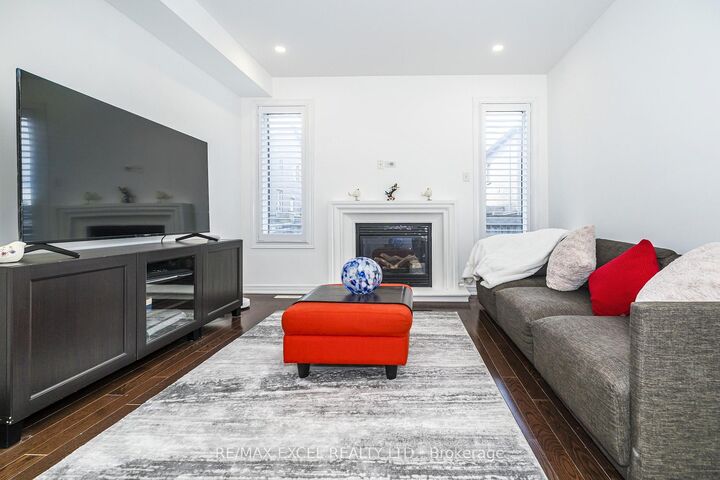 Property Photo: 129 Lewis Honey Drive ON L4G 0J3
