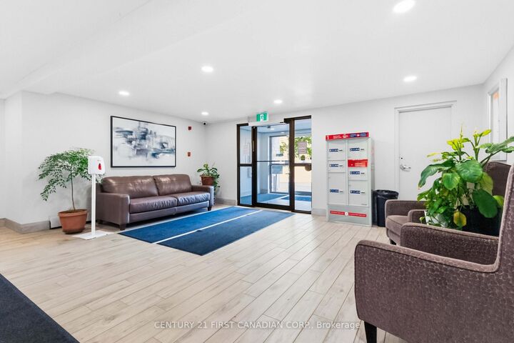 Property Photo: 931 Wonderland Road 707 ON N6K 2X6