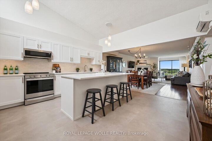 Property Photo: 260 Sheldon Avenue N Ph2 ON N2H 6P2