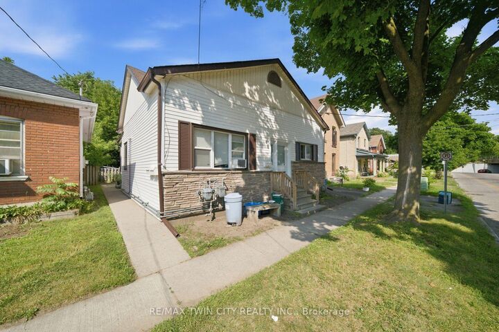 Property Photo:  172 Albion Street N Upper  ON N3T 3N2 