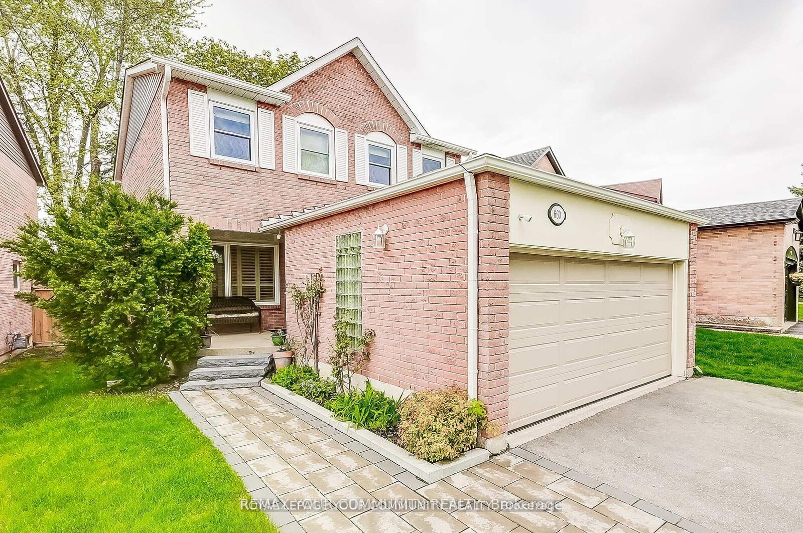 Property Photo:  660 Foxwood Trail  ON L1V 3X8 