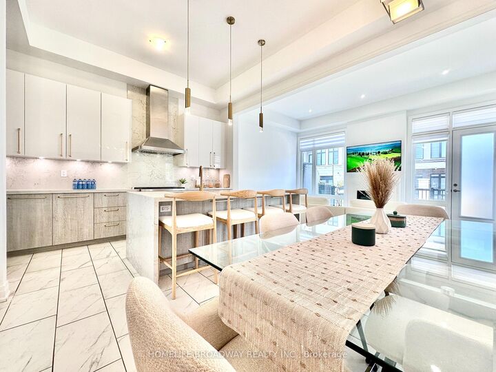 300 King Road — photo 1