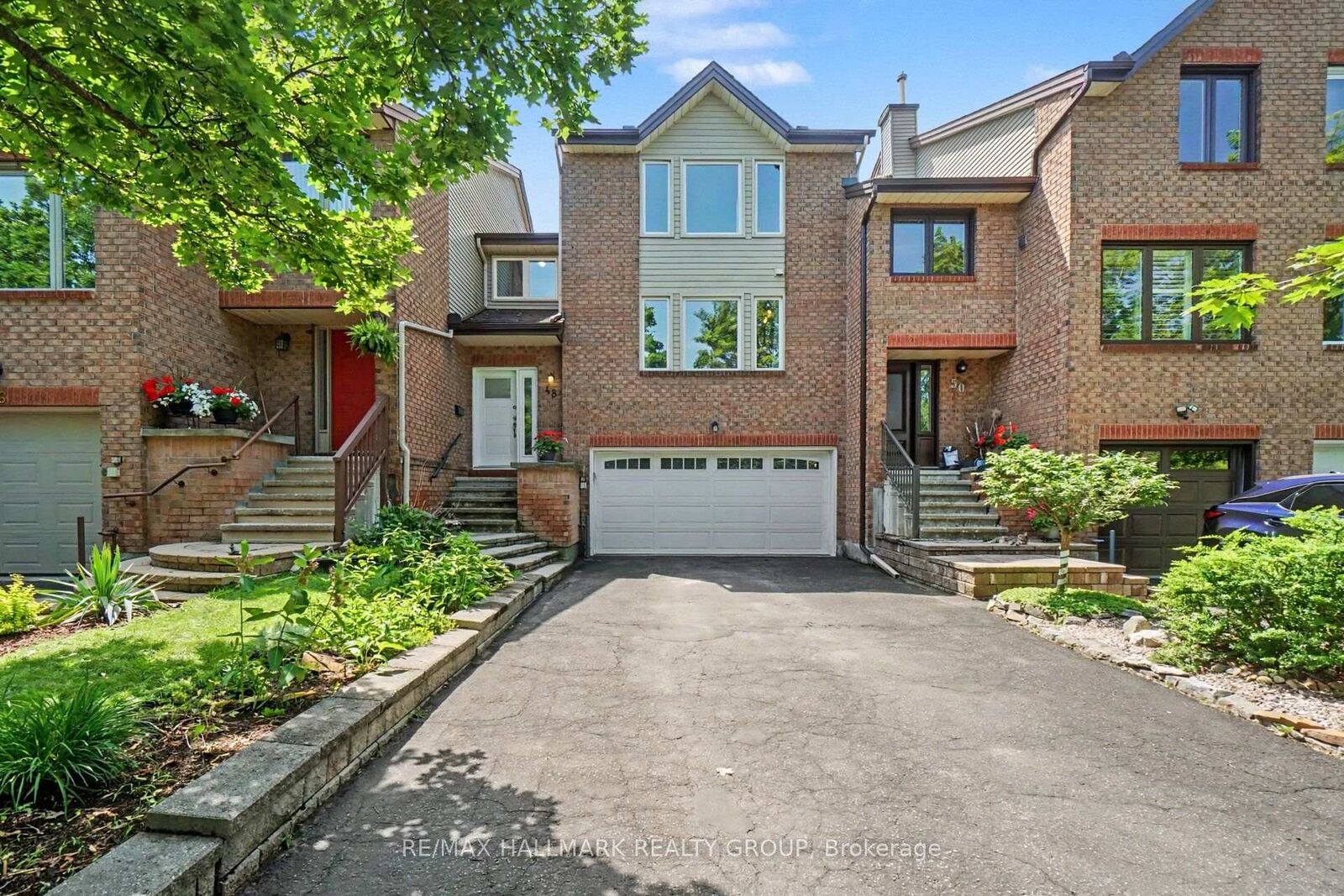Property Photo:  48 Dunbarton Court  ON K1K 4L4 