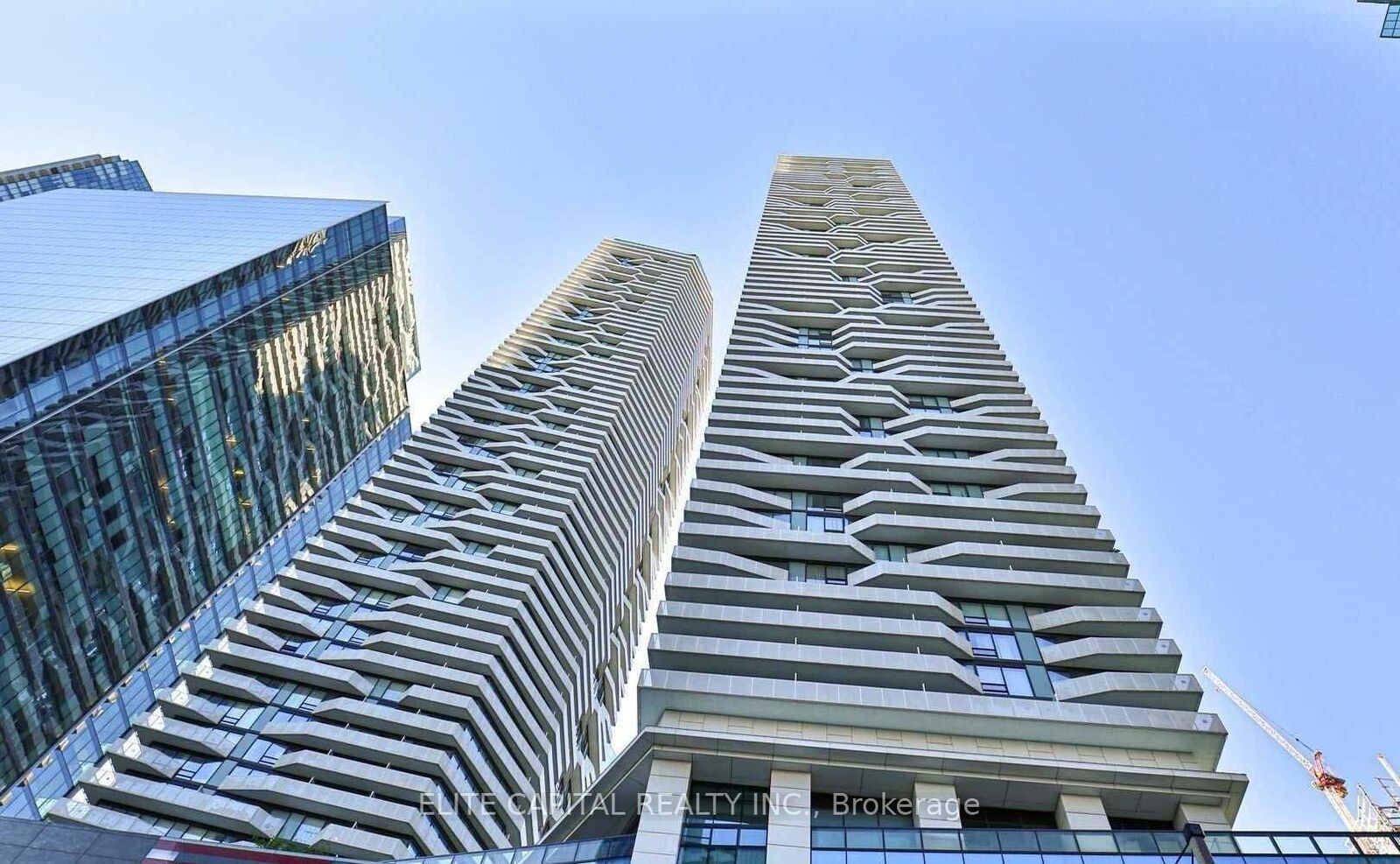 Property Photo: 88 Harbour Street 3711 ON M5J 1B7