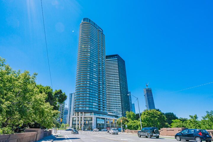 Property Photo: 585 Bloor Street E 2124 ON M4W 0B3