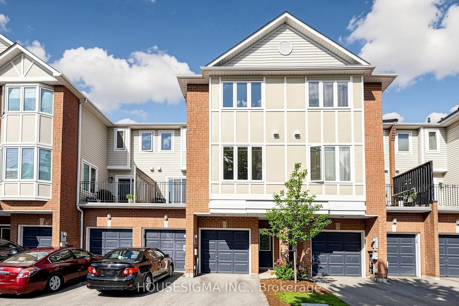 Property Photo:  83 Mondeo Drive 220  ON M1P 5B6 