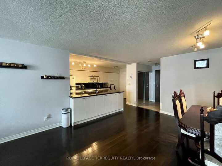 Property Photo: 30 Greenfield Avenue 1009 ON M2N 6N3