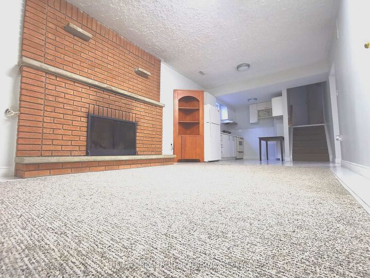 Property Photo:  928 Knollwood Court Lower Level  ON L5C 3L9 