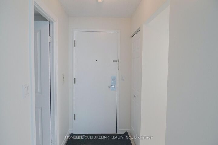 Property Photo:  68 Corporate Drive 1929  ON M1H 3H3 