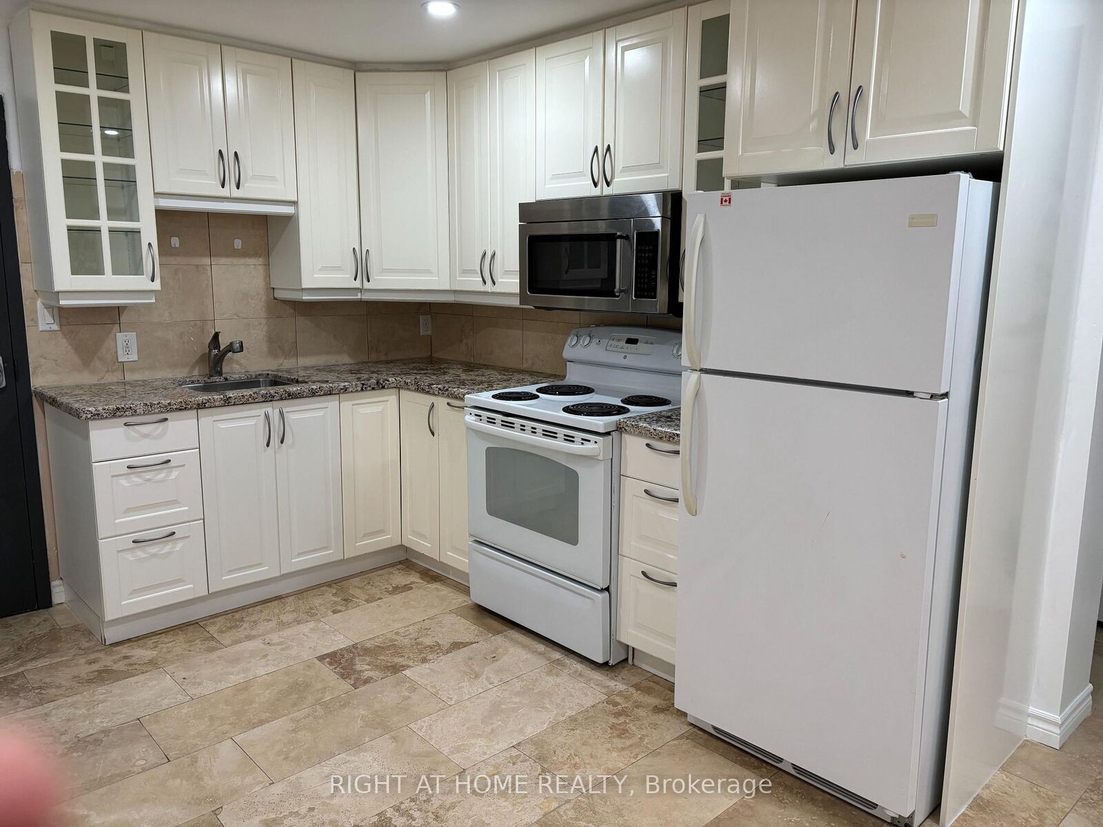 Property Photo: 611 Gerrard Street E Unit 8 ON M4M 1Y2