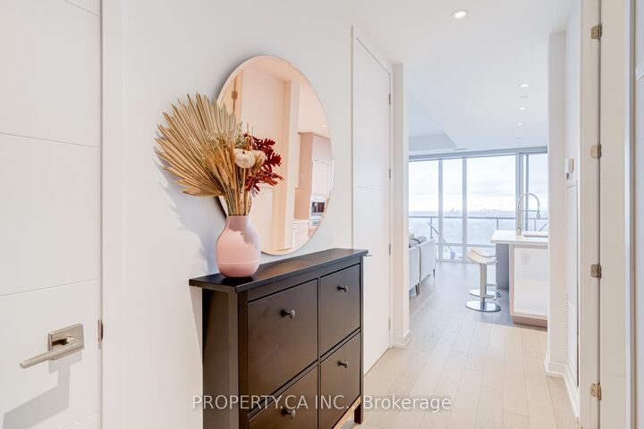 Property Photo:  488 University Avenue 5308  ON M5G 0C1 
