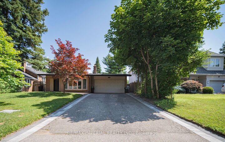 Property Photo:  4 Quincy Crescent  ON M2J 1C4 