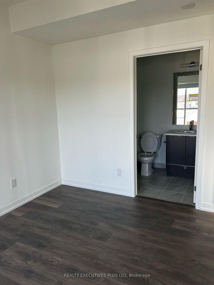 Property Photo: 135 Canon Jackson Drive 606 ON M6M 0C3