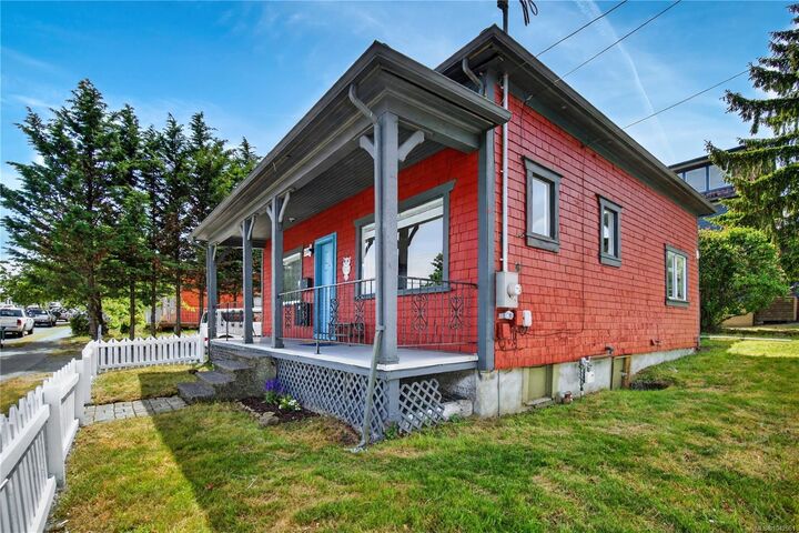 Property Photo: 203 Prideaux St BC V9R 2M9