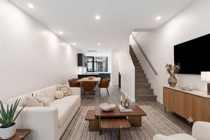 916 Orono Ave #120 — photo 1