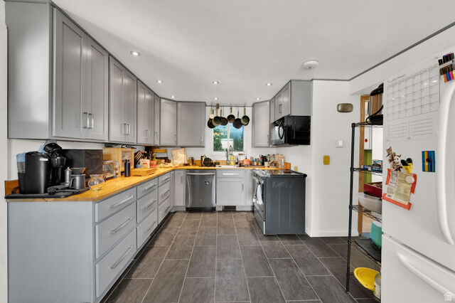 Property Photo: 5289 S Leprechaun Ln W UT 84118