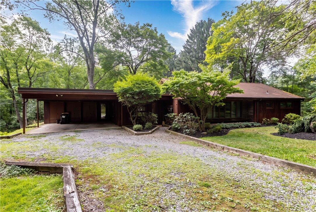 Property Photo:  136 Bradford Rd  PA 15015 
