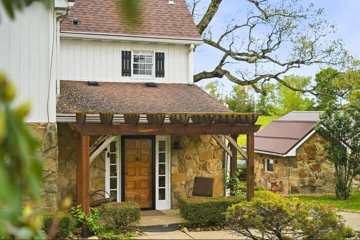 Property Photo: 232 Whitestown Road PA 16037