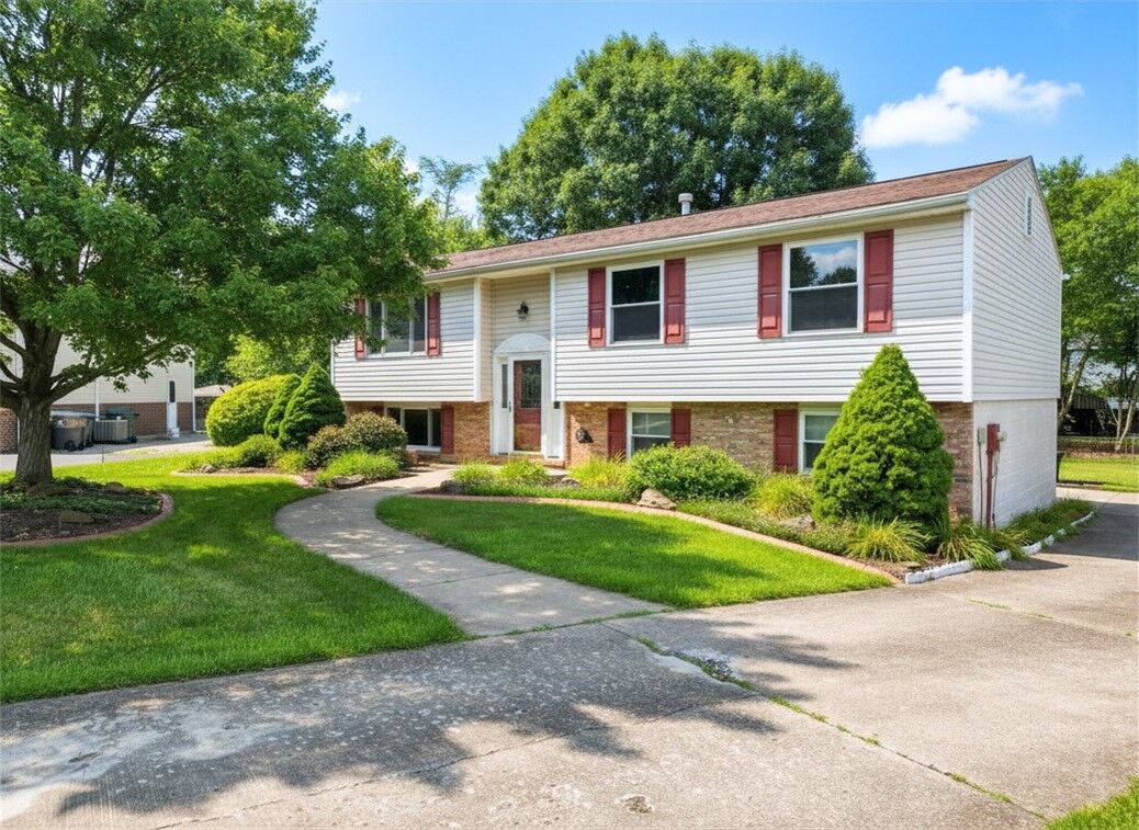 Property Photo: 313 Meadow Dr PA 16066