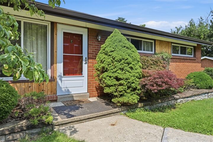 Property Photo:  307 Bayberry Dr  PA 15237 