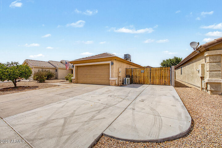 Property Photo:  896 E Graham Lane  AZ 85119 