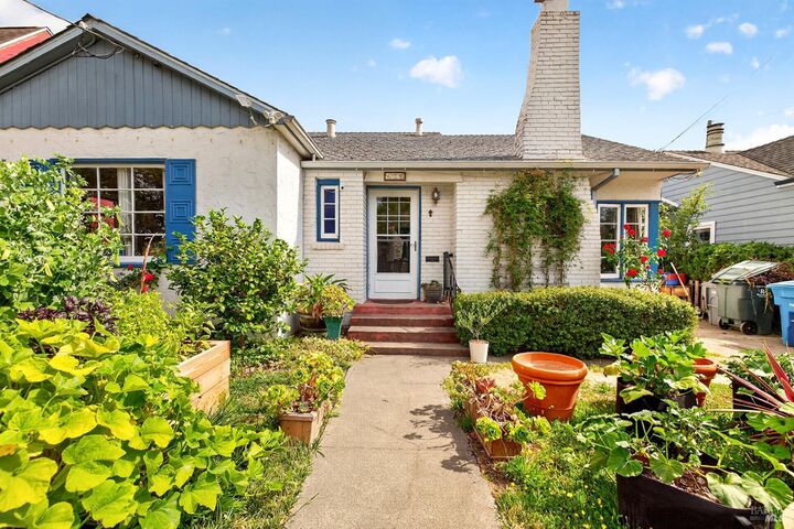 Property Photo: 620 Dexter Street CA 95404