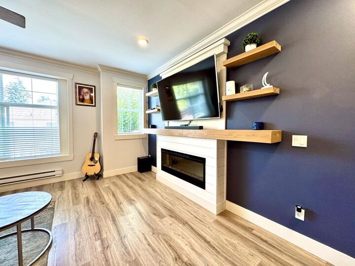 Property Photo: 33860 Marshall Road 17 BC V2S 0E8